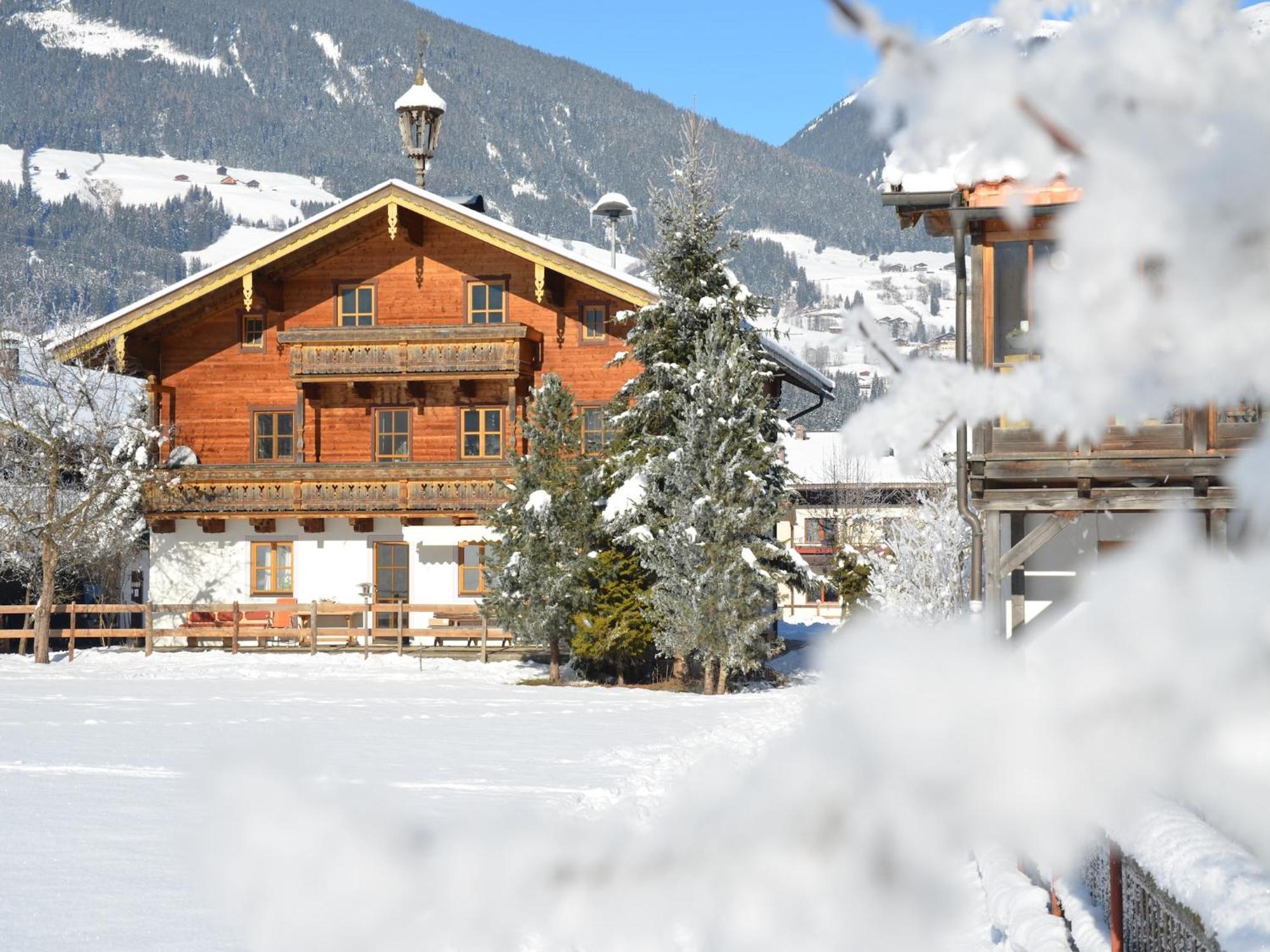 Serene Cottage In Neukirchen Am Gro Venediger Neukirchen am Großvenediger エクステリア 写真