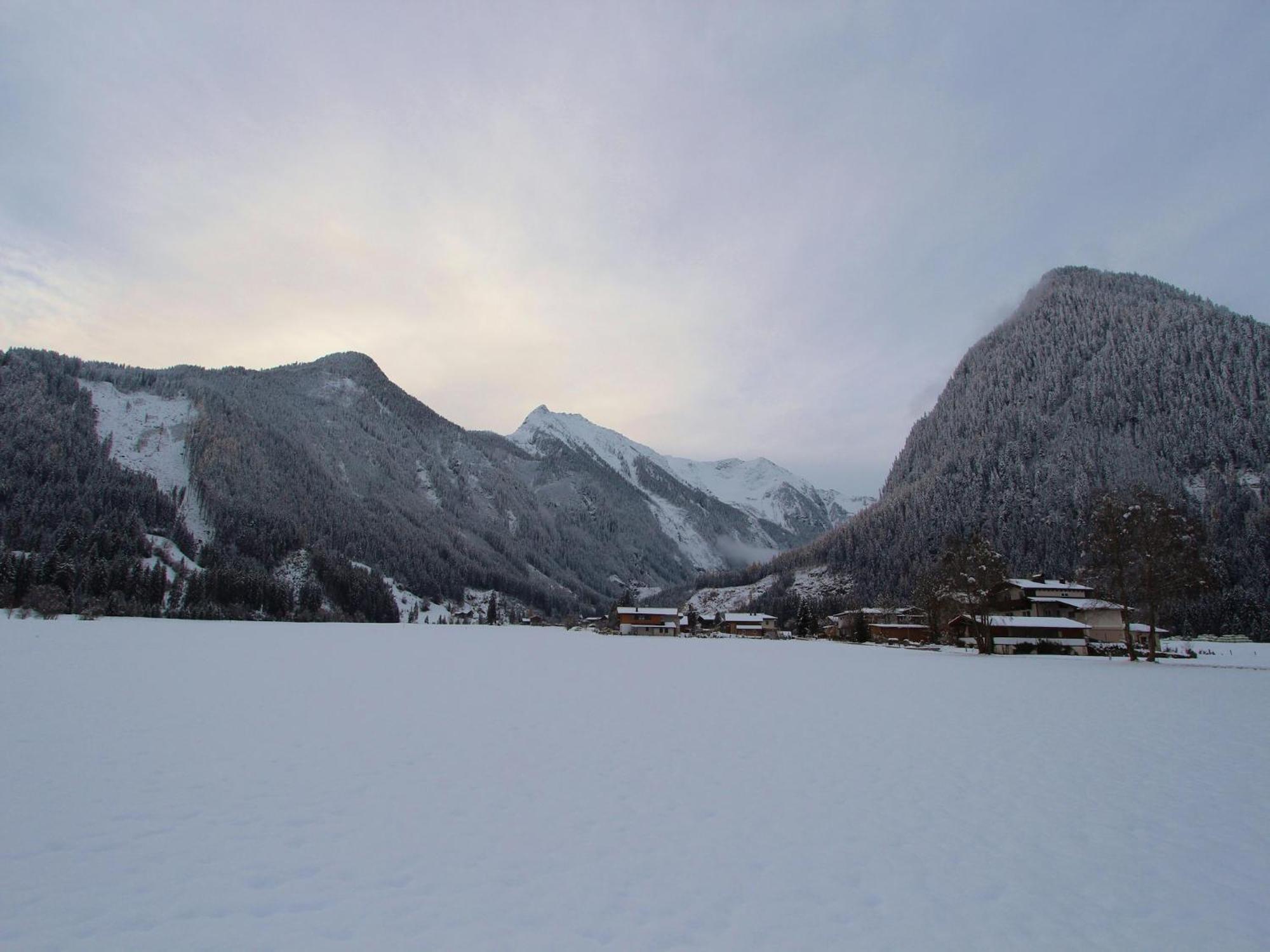 Serene Cottage In Neukirchen Am Gro Venediger Neukirchen am Großvenediger エクステリア 写真