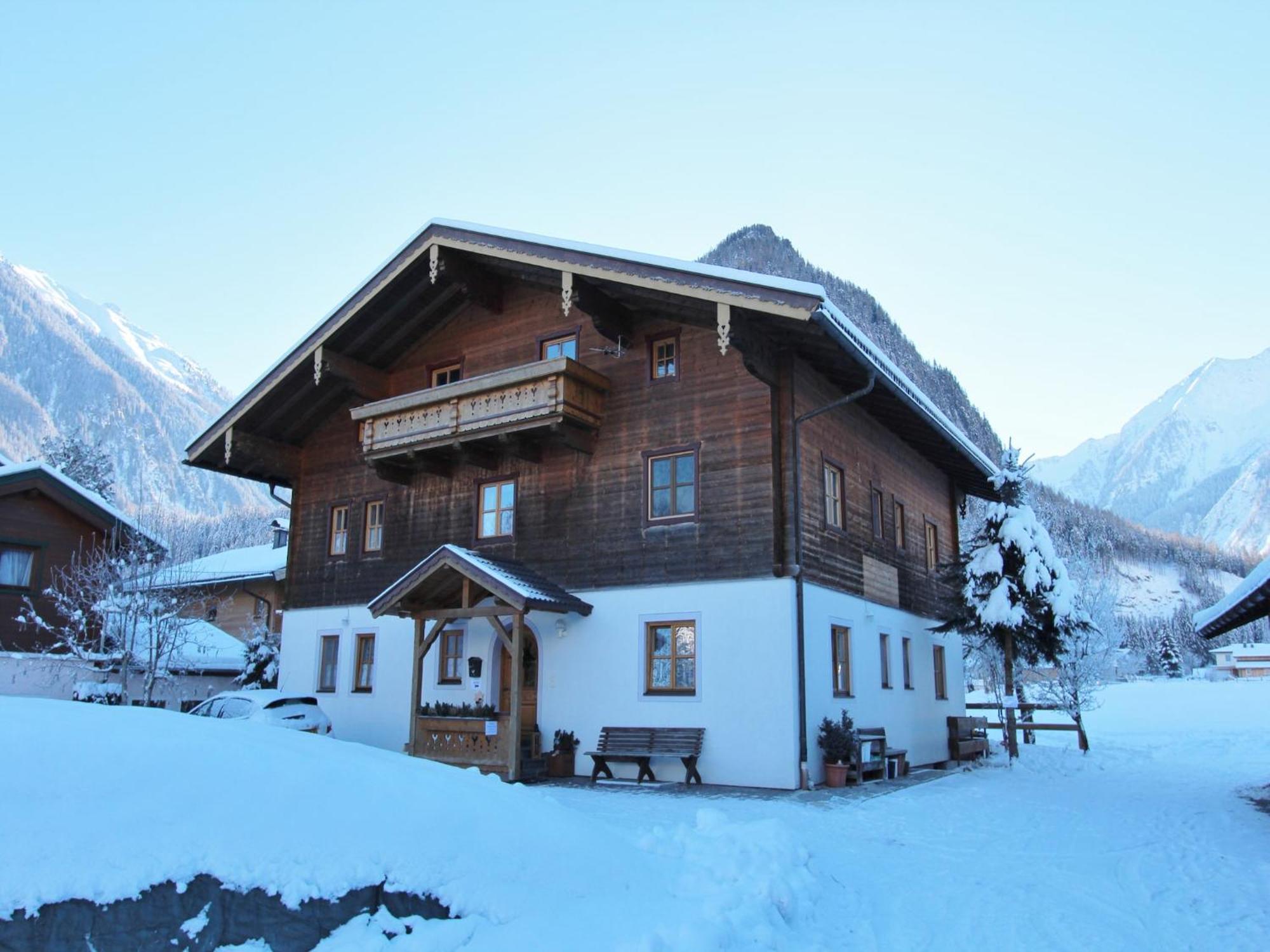 Serene Cottage In Neukirchen Am Gro Venediger Neukirchen am Großvenediger エクステリア 写真