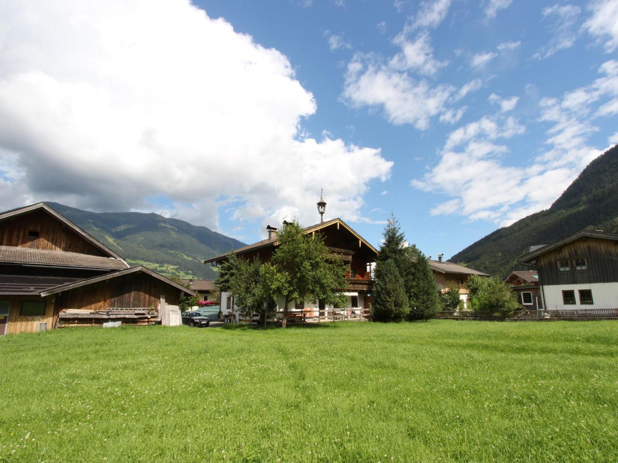 Serene Cottage In Neukirchen Am Gro Venediger Neukirchen am Großvenediger エクステリア 写真